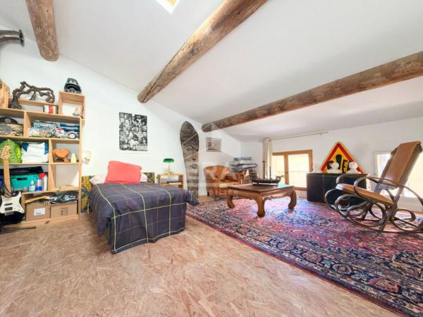 A VENDRE EN EXCLUSIVITE 84530 VILLELAURE MAISON DE VILLAGE TYPE 5 PIECES D'ENVIRON 149M² AVEC COUR ET CAVE