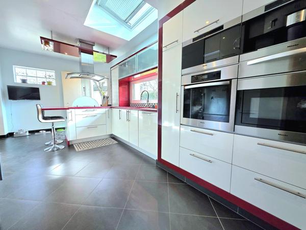 MAISON 214M2 +402 M2 TERRAIN