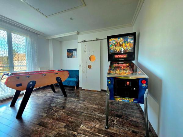 MAISON 214M2 +402 M2 TERRAIN