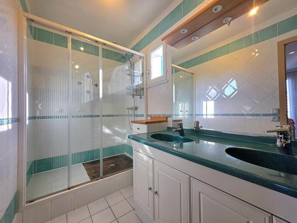 MAISON 214M2 +402 M2 TERRAIN