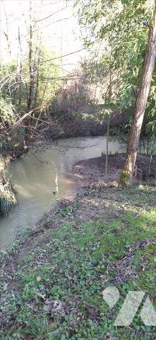 VIC-FEZENSAC, Moulin avec terrain et piscine.