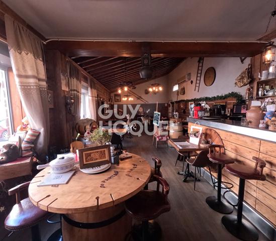 Ensemble immobilier Professionnel ( terrain constructible , restaurant et appartement 80m2)