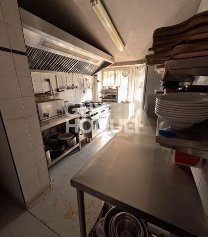 Ensemble immobilier Professionnel ( terrain constructible , restaurant et appartement 80m2)