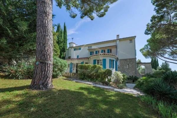 Bastide de luxe rénovée en arrière-pays cannois