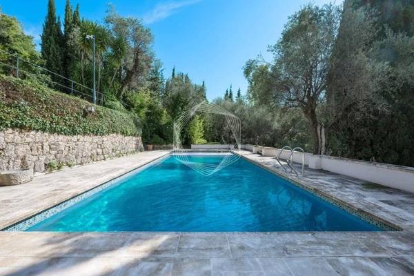 Bastide de luxe rénovée en arrière-pays cannois