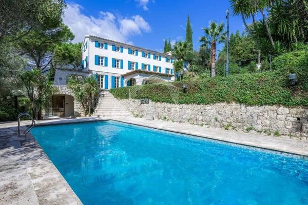 Bastide de luxe rénovée en arrière-pays cannois