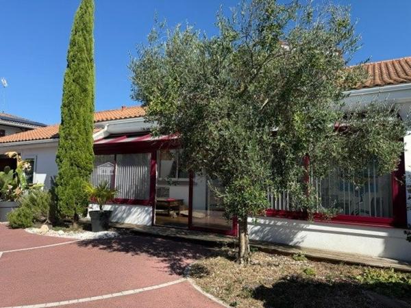 Belle maison 5 pièces de 142m2 avec piscine couverte et chauffée