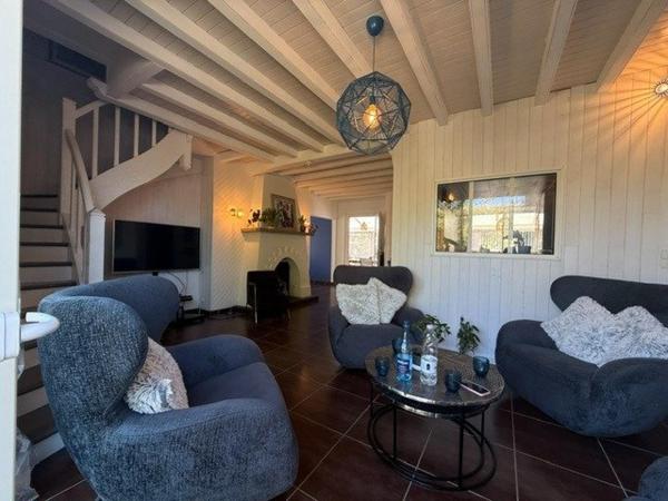 Belle maison 5 pièces de 142m2 avec piscine couverte et chauffée