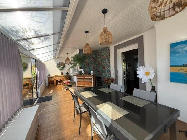 Belle maison 5 pièces de 142m2 avec piscine couverte et chauffée