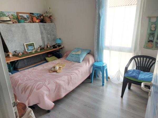 T2 + Parking + cave A LOUER A L'ANNEE EN VIDE RUE SCHWEITZER LES SABLES