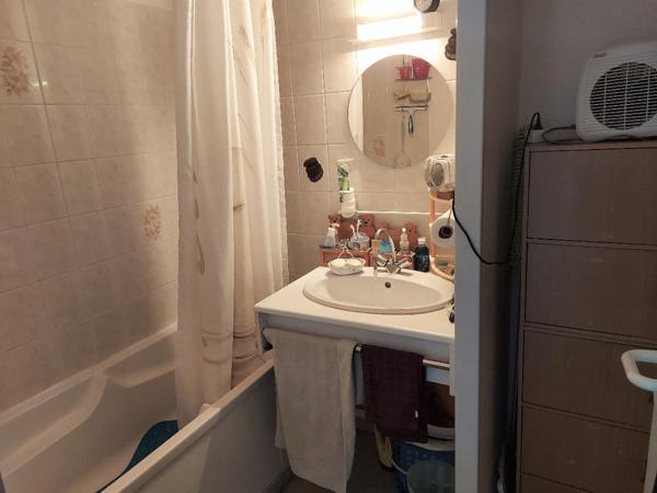 T2 + Parking + cave A LOUER A L'ANNEE EN VIDE RUE SCHWEITZER LES SABLES