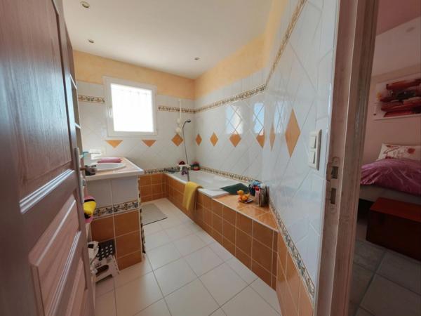 Maison à vendre 7 pièces FONTVIEILLE (13)