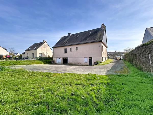 Au centre de la commune de Plélan-le-grand et proche de la mythique forêt de Brocéliande