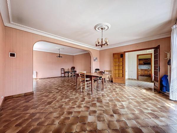 Au centre de la commune de Plélan-le-grand et proche de la mythique forêt de Brocéliande