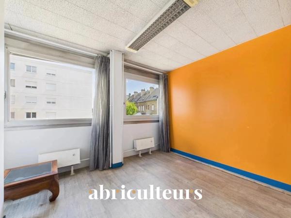 Bureaux lumineux avec vue sur jardin en vente en Centre-ville de Chartres (28000)