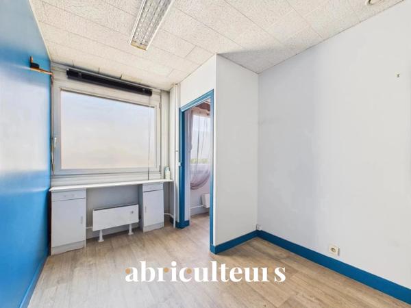 Bureaux lumineux avec vue sur jardin en vente en Centre-ville de Chartres (28000)