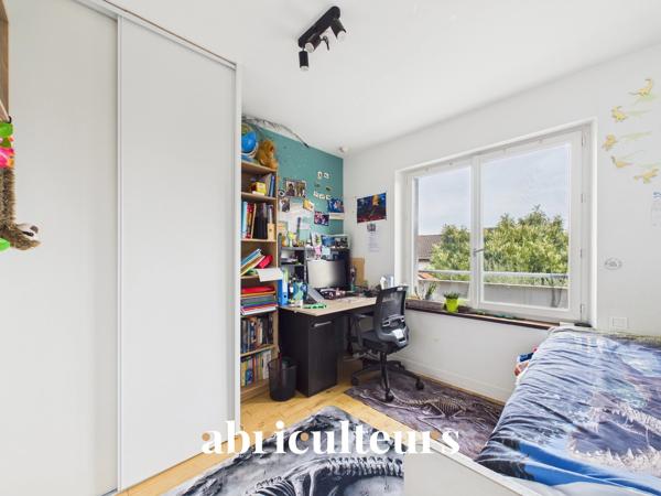 Belle maison contemporaine T7 de 185m² avec dépendance, terrasse et jardin arboré de 500m² Garage Colombes (92400)