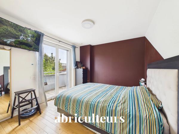 Belle maison contemporaine T7 de 185m² avec dépendance, terrasse et jardin arboré de 500m² Garage Colombes (92400)