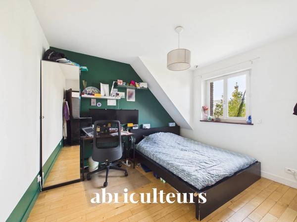 Belle maison contemporaine T7 de 185m² avec dépendance, terrasse et jardin arboré de 500m² Garage Colombes (92400)