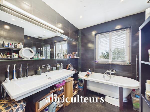 Belle maison contemporaine T7 de 185m² avec dépendance, terrasse et jardin arboré de 500m² Garage Colombes (92400)