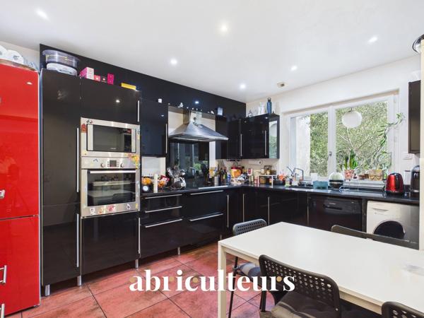 Belle maison contemporaine T7 de 185m² avec dépendance, terrasse et jardin arboré de 500m² Garage Colombes (92400)