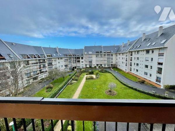 A SAISIR !
Hyper centre LANNION
Appartement de 3 pièces, balcon, parking sous terrain et cave...