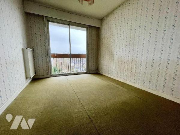 A SAISIR !
Hyper centre LANNION
Appartement de 3 pièces, balcon, parking sous terrain et cave...