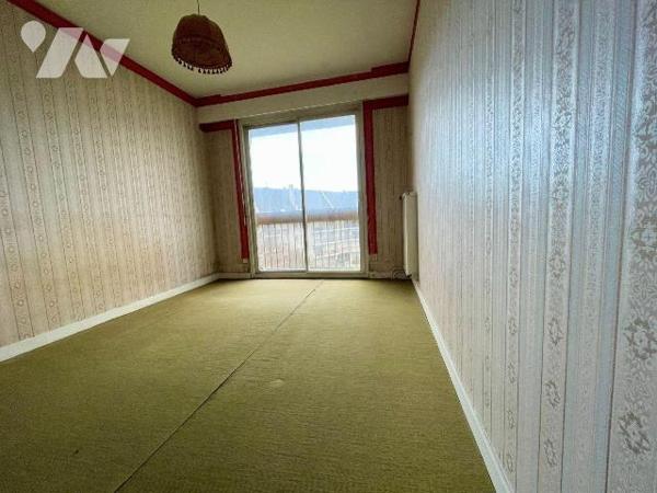 A SAISIR !
Hyper centre LANNION
Appartement de 3 pièces, balcon, parking sous terrain et cave...