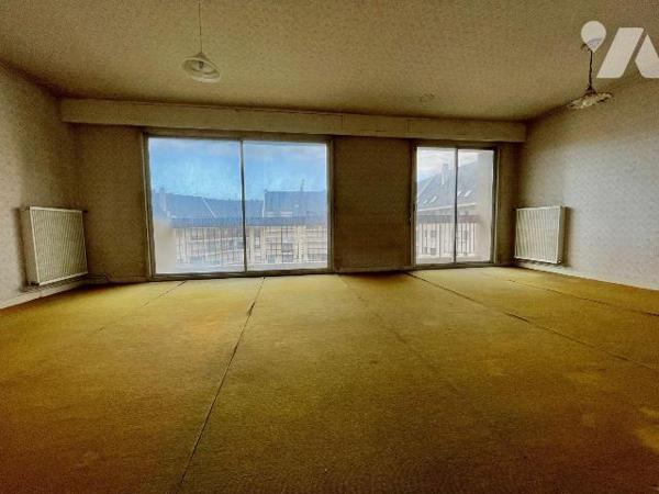 A SAISIR !
Hyper centre LANNION
Appartement de 3 pièces, balcon, parking sous terrain et cave...