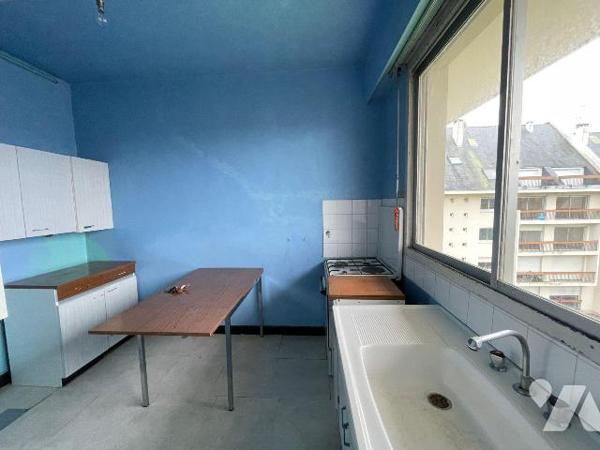 A SAISIR !
Hyper centre LANNION
Appartement de 3 pièces, balcon, parking sous terrain et cave...