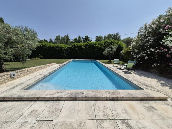 Eyragues (13630) EYRAGUES (13630) - MAISON DE PLAIN-PIED QUARTIER PRISE AVEC TERRAIN ET PISCINE