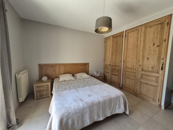 Eyragues (13630) EYRAGUES (13630) - MAISON DE PLAIN-PIED QUARTIER PRISE AVEC TERRAIN ET PISCINE