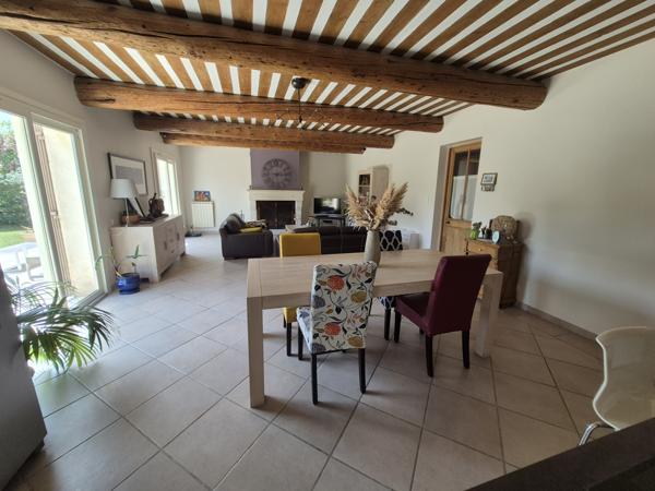 Eyragues (13630) EYRAGUES (13630) - MAISON DE PLAIN-PIED QUARTIER PRISE AVEC TERRAIN ET PISCINE