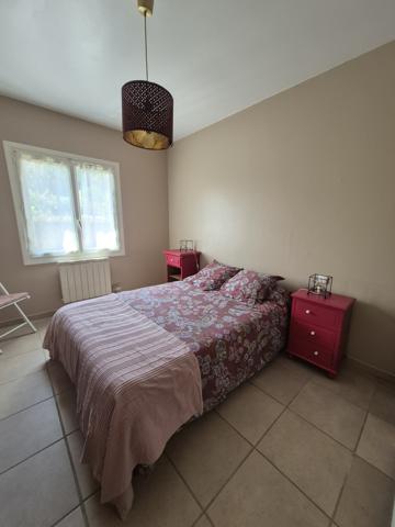 Eyragues (13630) EYRAGUES (13630) - MAISON DE PLAIN-PIED QUARTIER PRISE AVEC TERRAIN ET PISCINE