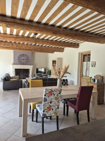 Eyragues (13630) EYRAGUES (13630) - MAISON DE PLAIN-PIED QUARTIER PRISE AVEC TERRAIN ET PISCINE