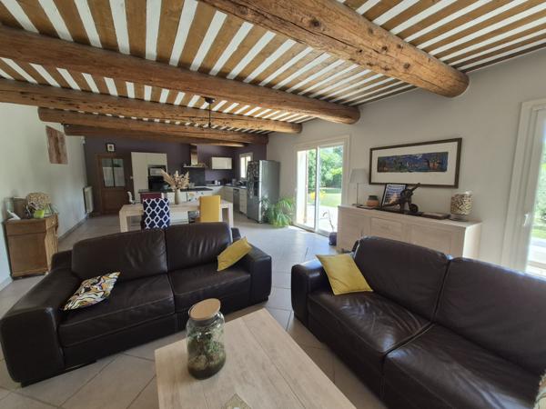 Eyragues (13630) EYRAGUES (13630) - MAISON DE PLAIN-PIED QUARTIER PRISE AVEC TERRAIN ET PISCINE