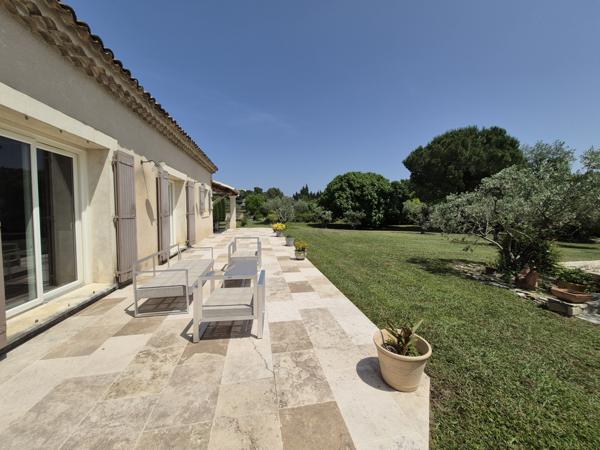 Eyragues (13630) EYRAGUES (13630) - MAISON DE PLAIN-PIED QUARTIER PRISE AVEC TERRAIN ET PISCINE