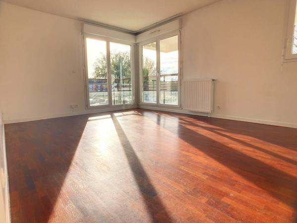 Appartement à vendre    3 pièces • 62 m2 Guyancourt