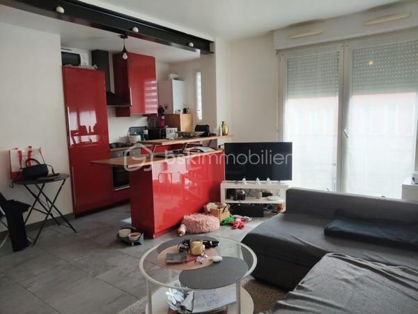 Prix de vente : 190 000 €
Situé en plein centre-ville du Bourget,  commerces,  5 minutes du RER B.
4è étage,  cuisine américaine,  salle de bain,  WC, balcon, parking sous-sol. 
Le locataire prix du loyer : 900 €