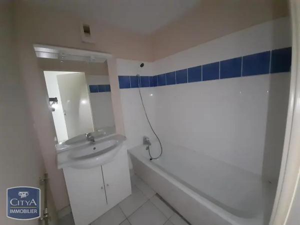 Appartement à louer 2 pièces 47.92m² Châteauroux (36000)