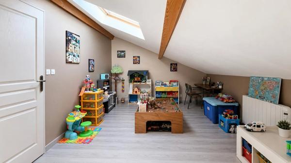 Vente                                                      Maison de village
                        
                     6 pièces                      112 m2                     à Aubigny-sur-Nère