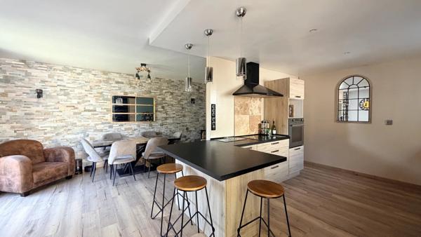 Vente                                                      Maison de village
                        
                     6 pièces                      112 m2                     à Aubigny-sur-Nère