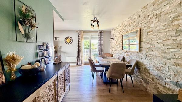 Vente                                                      Maison de village
                        
                     6 pièces                      112 m2                     à Aubigny-sur-Nère