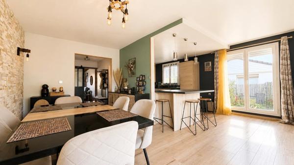 Vente                                                      Maison de village
                        
                     6 pièces                      112 m2                     à Aubigny-sur-Nère