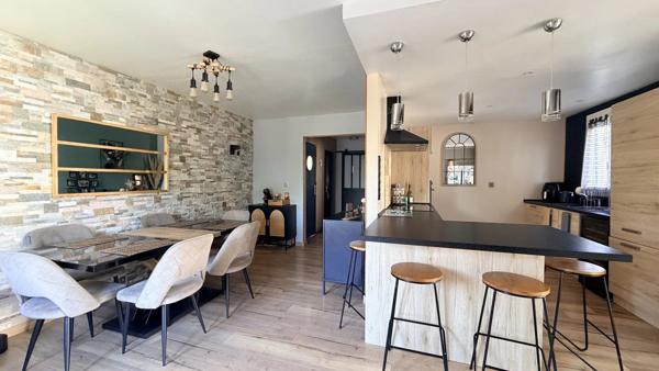 Vente                                                      Maison de village
                        
                     6 pièces                      112 m2                     à Aubigny-sur-Nère
