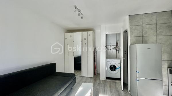 Chez BSK IMMOBILIER!!!! 

Vous cherchez a investir dans une ville dynamique ? Ne cherchez plus, ce studio situé à Alfortville(94140) est fait pour vous!!!
Ce bien dans dans un immeuble du Centre-Ville est idéalement situé à deux pas des commerces, écoles et des transports en commun, et qui vous permettra d'avoir un accès rapide et facile aux grands axes routiers.
Venez découvrir ce beau studio, il se compose d'un séjour lumineux, une cuisine ouverte aménagée et équipée, un rangement, une salle d'eau avec un WC.
Pour compléter ce beau studio, une cave en sous-sol pour stocker des affaires et le plus un jardin privatif.
Pour plus d'informations concernant le locataire, n'hésitez pas à me contacter pour avoir plus d'informations.

Les Plus +++:
- Proche de toutes les commodités
- Jardin privatif
- 1 Cave
- Pièce de vie ouverte

Pour plus de renseignement n'hésitez pas à me contacter!!!!