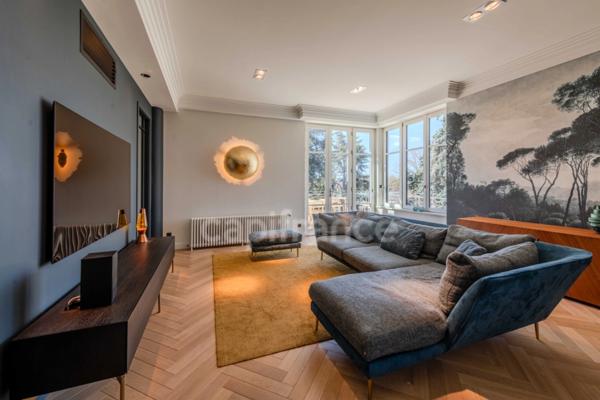 MAISON BOURGEOISE 255 M2 ENTIÈREMENT RÉNOVÉE, STUDIO DE 35 M2, PARC CLOS ET ARBORÉ DE 4 303 M2, 4 CHAMBRES DONT UNE SUITE PARENTALE, 3 GARAGES, PIÈCE DE VIE DE 88 M2, TERRASSE, JACUZZI,