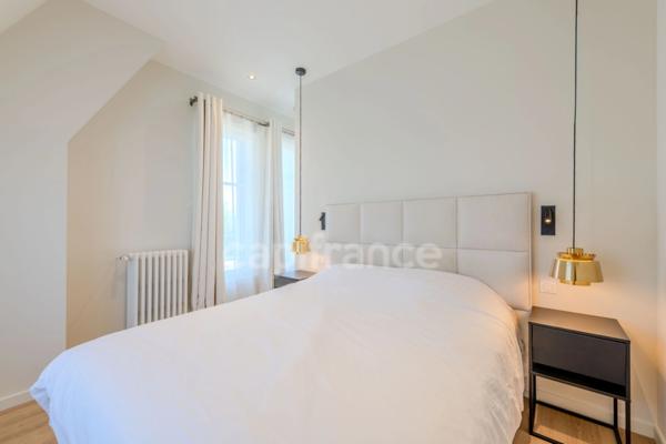 MAISON BOURGEOISE 255 M2 ENTIÈREMENT RÉNOVÉE, STUDIO DE 35 M2, PARC CLOS ET ARBORÉ DE 4 303 M2, 4 CHAMBRES DONT UNE SUITE PARENTALE, 3 GARAGES, PIÈCE DE VIE DE 88 M2, TERRASSE, JACUZZI,