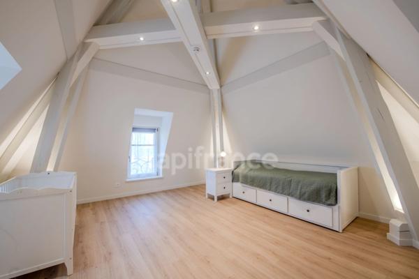 MAISON BOURGEOISE 255 M2 ENTIÈREMENT RÉNOVÉE, STUDIO DE 35 M2, PARC CLOS ET ARBORÉ DE 4 303 M2, 4 CHAMBRES DONT UNE SUITE PARENTALE, 3 GARAGES, PIÈCE DE VIE DE 88 M2, TERRASSE, JACUZZI,