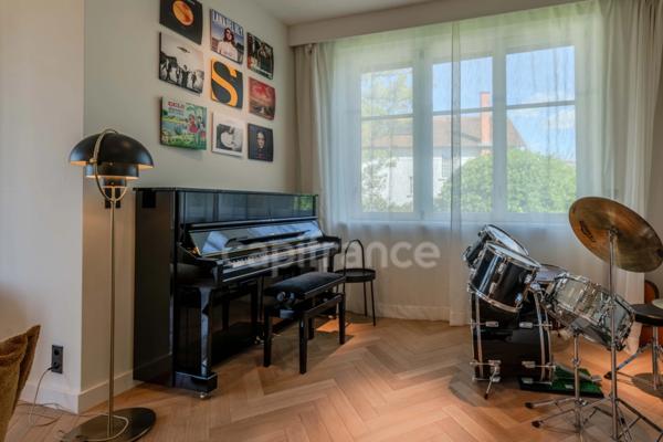 MAISON BOURGEOISE 255 M2 ENTIÈREMENT RÉNOVÉE, STUDIO DE 35 M2, PARC CLOS ET ARBORÉ DE 4 303 M2, 4 CHAMBRES DONT UNE SUITE PARENTALE, 3 GARAGES, PIÈCE DE VIE DE 88 M2, TERRASSE, JACUZZI,